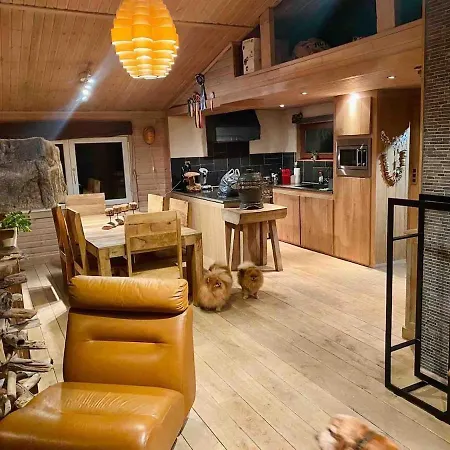 Our Woodhouse Resteigne * Mellet