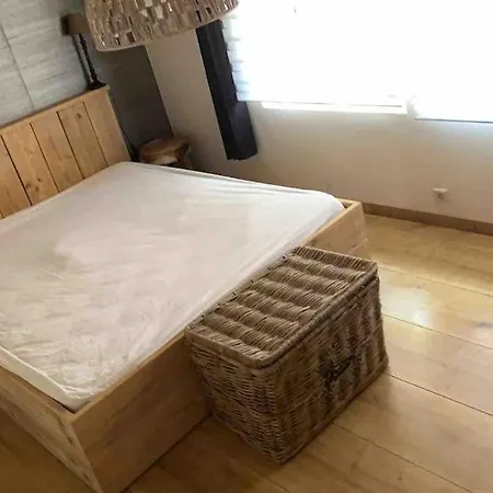 Our Woodhouse Resteigne * Mellet