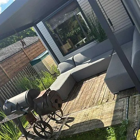 Our Woodhouse Resteigne Chalé *