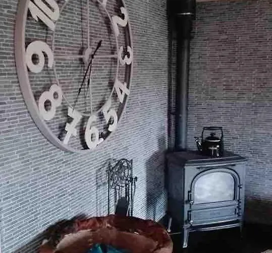 Our Woodhouse Resteigne Alpehytte Mellet