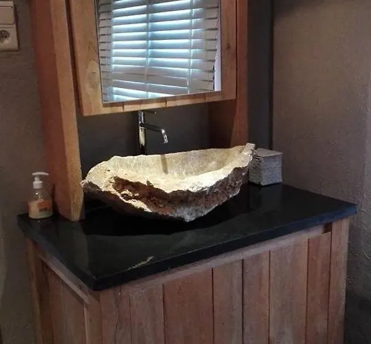 Our Woodhouse Resteigne Alpehytte *